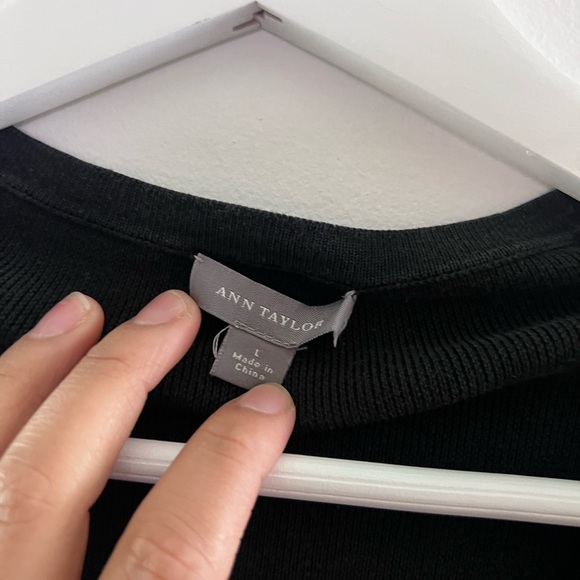 Ann Taylor || Women’s Black Button Down Casual Outdoor Cardigan Silk Blend L - Picture 4 of 9